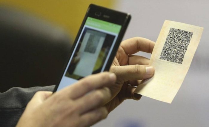 Com a novidade, os motoristas podero apresentar o documento de porte obrigatrio em formato digital, que poder ser comprovado pela assinatura com certificado digital do emissor ou com a leitura do QRCode. Foto: Jos Cruz/Agncia Brasil (Com a novidade, os motoristas podero apresentar o documento de porte obrigatrio em formato digital, que poder ser comprovado pela assinatura com certificado digital do emissor ou com a leitura do QRCode. Foto: Jos Cruz/Agncia Brasil)