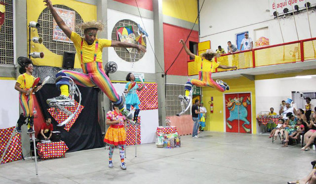 Domingo Alegre abre espao para alunos, artistas circenses formados pela escola e palhaos convidados. Foto: Escola Pernambucana de Circo/Divulgao