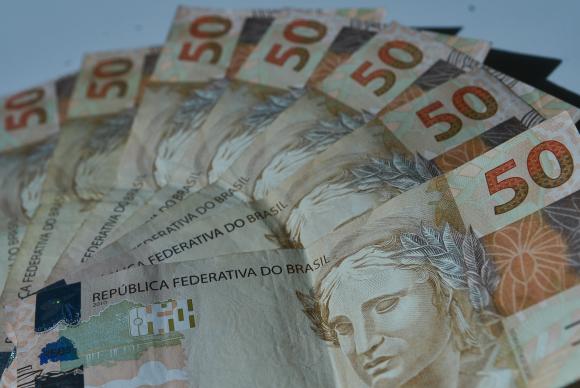  O adiamento significar uma economia de R$ 667 milhes por ms. Foto: Agncia Brasil