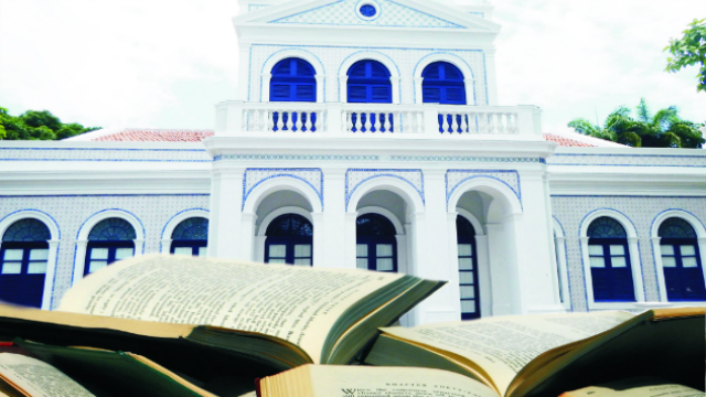A Academia Pernambucana de Letras ir distribuir 2000 livros em comemorao ao Dia Nacional do Escritor. Foto: APL/Divulgao