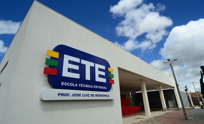 Ao todo, esto sendo oferecidos 25 cursos tcnicos, como Administrao, Edificaes, Enfermagem, Logstica, Segurana do Trabalho e Redes de Computadores, distribudos em 77 escolas/polos de 58 municpios. Foto: Ademar Filho/SEE/Divulgao (Ao todo, esto sendo oferecidos 25 cursos tcnicos, como Administrao, Edificaes, Enfermagem, Logstica, Segurana do Trabalho e Redes de Computadores, distribudos em 77 escolas/polos de 58 municpios. Foto: Ademar Filho/SEE/Divulgao)