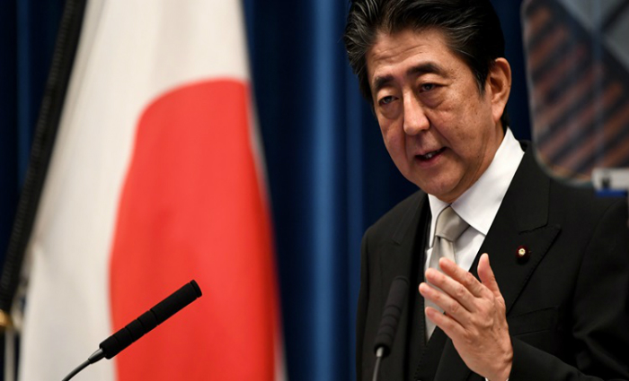 A queda de popularidade do governo nas pesquisas  provocada no apenas pelos escndalos dos ministros, mas tambm pela conduta do prprio Abe. Foto: Toshifumi Kitamura/AFP