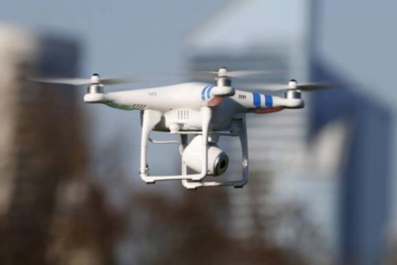 Desde abril  ilegal comandar drones que voem a menos de 120 metros das bases nos EUA Foto: AEB/Arquivo
