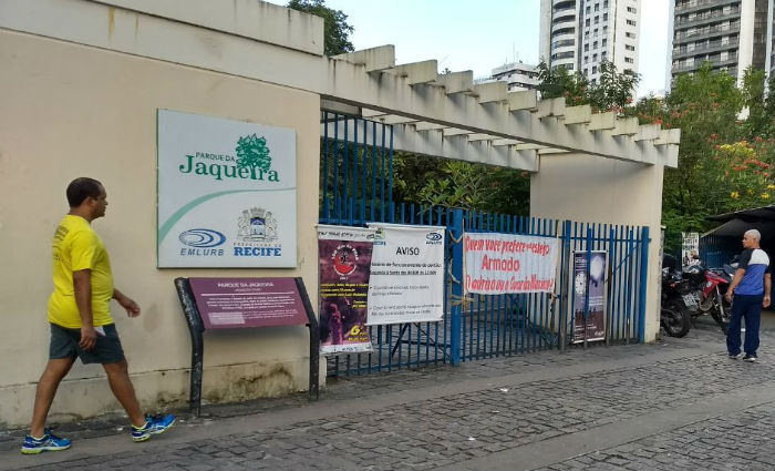 Nesta tera-feira, os guardas fecharam os acessos a todos os parques e praas do Recife. Foto: Sindguarda/ Divulgao