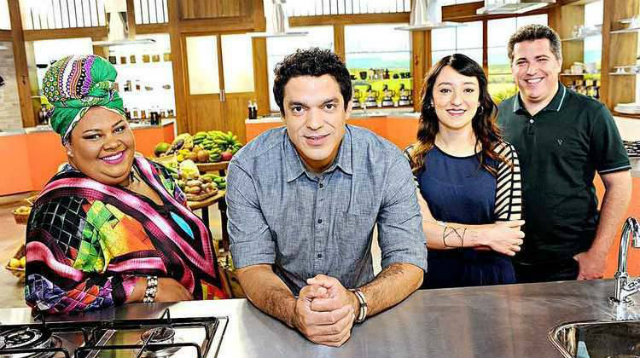 Carmen Vigínio, Thiago Castanho, Ligia Karazawa e Rusty Marcellini participam do Cozinheiros em Ação. Foto: Eliana Rodrigues/Divulgação Carmen Vigínio, Thiago Castanho, Ligia Karazawa e Rusty Marcellini participam do Cozinheiros em Ação. Foto: Eliana Rodrigues/Divulgação