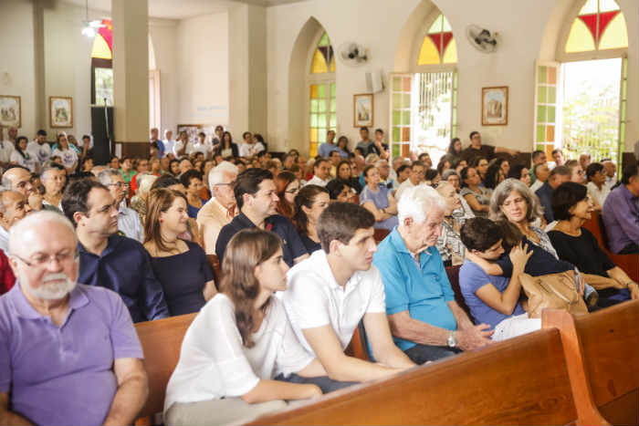 Familiares e polticos prestigiaram a missa em homenagem ao ex-governador Eduardo Campos neste domingo. Foto: Andra Rgo Barros/Divulgao 