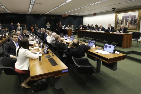 Comisso Especial da Reforma Poltica se rene para votao do relatrio parcial do relator, deputado Vicente Cndido Fabio Rodrigues Pozzebom/Agncia Brasil
