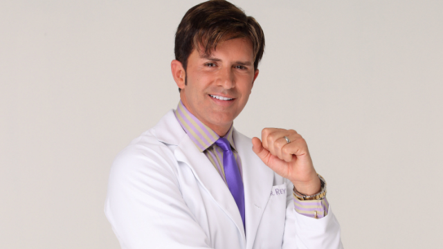 O cirurgio que ficou famoso pelo programa Dr Hollywood vir ao Recife. Foto: Esttica Conect/Reproduo