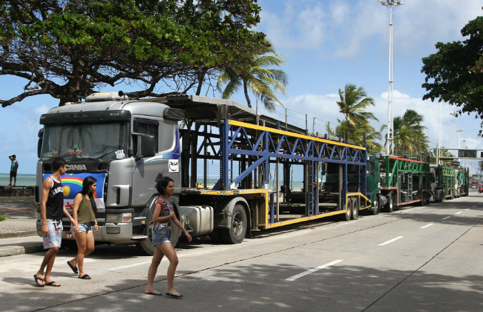 Veculos esto estacionados na orla de Boa Viagem, na Zona Sul do Recife. Foto: Jlio Jacobina/DP (Veculos esto estacionados na orla de Boa Viagem, na Zona Sul do Recife. Foto: Jlio Jacobina/DP)