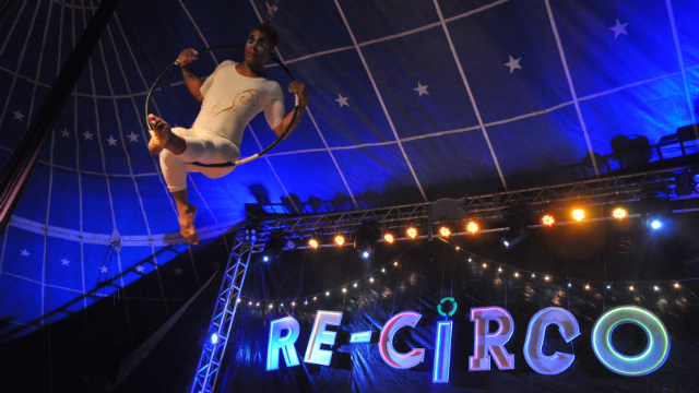  (Com temticas ambientais, o Re-Circo inclui apresentaes acrobticas. Foto: Edelman Significa/Divulgao)