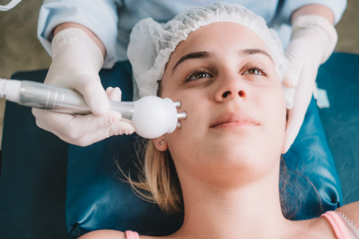 A radiofrequncia tem destaque na clnica da fisioterapeuta dermato funcional Andrea Maciel. Combate flacidez e rompe clulas de gordura. Foto: Andressa Rangel/Divulgao