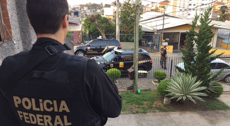 Policiais cumprem mandados em Caxias do Sul (RS) e Ponta Por (MS), e em Assuno, no Paraguai. Foto: Polcia Federal