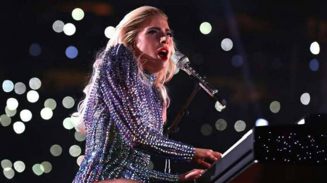 Lady Gaga durante sua apresentao no Super Bowl no incio de 2017. Foto: AFP