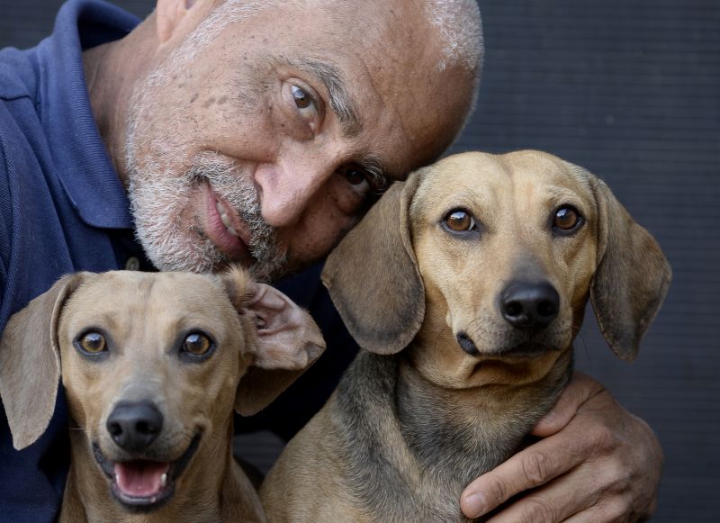 Ivaldo Aguiar acredita que valeria a pena pagar caro para tratar os cães: remédio pode ultrapassar R$ 1 mil. Foto: Carlos Vieira/CB Ivaldo Aguiar acredita que valeria a pena pagar caro para tratar os cães: remédio pode ultrapassar R$ 1 mil. Foto: Carlos Vieira/CB