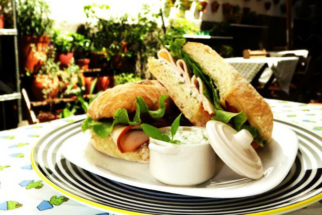 O Chá Bistrô, no Rosarinho, utiliza chás em receitas assinada por Thayanna Almeida. Foto: Nativus/Divulgação O Chá Bistrô, no Rosarinho, utiliza chás em receitas assinada por Thayanna Almeida. Foto: Nativus/Divulgação