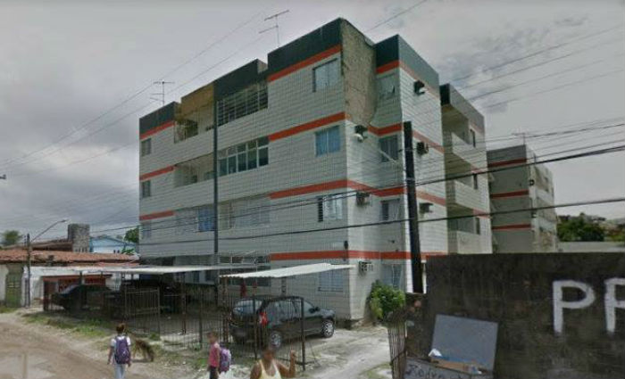 Oito das 12 famlias desocuparam o Edifcio Ana Flvia, em Olinda. Foto: Google Street View/ Reproduo