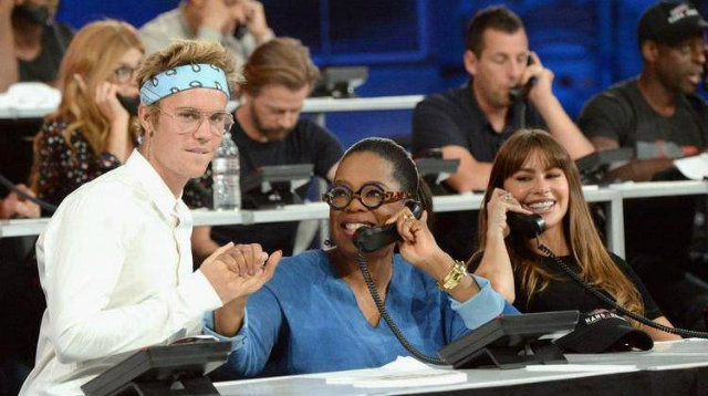 Justin Bieber, Oprah Winfrey e Sofia Vergara atendem s ligaes dos doadores da campanha Hand in Hand'. Foto: AFP/Reproduo