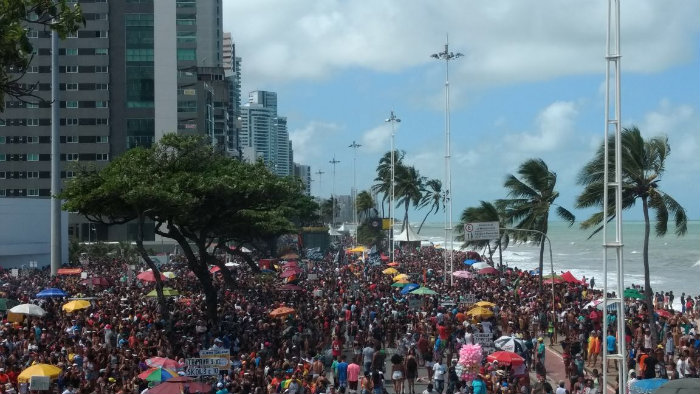 De acordo com a organizao, puxam mais de 400 mil pessoas presentes no evento (Rafael Martins/DP/D.A Press)