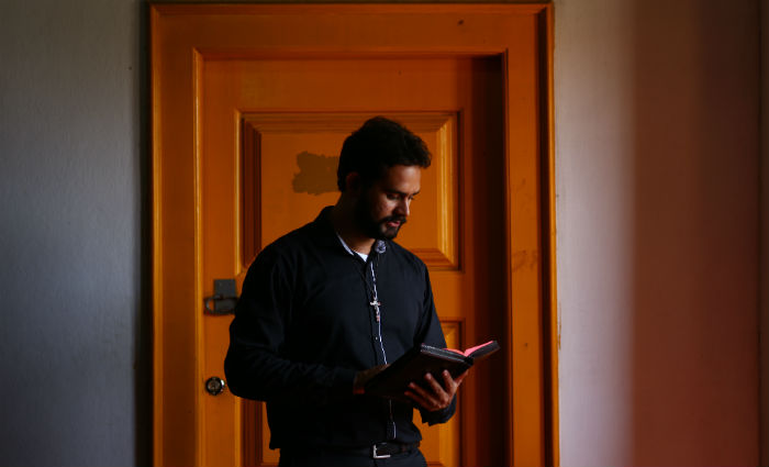 S depois de conquistar a independncia financeira Jos Renato Silva Lustosa, 28, tomou a deciso de entrar para a igreja.  Foto: Peu Ricardo/DP