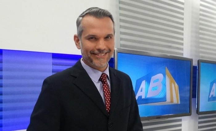 Alexandre Farias acabara de apresentar o telejornal ABTV 2 Edio e seguia para casa quando foi atingido na cabea. Foto: Reproduo
