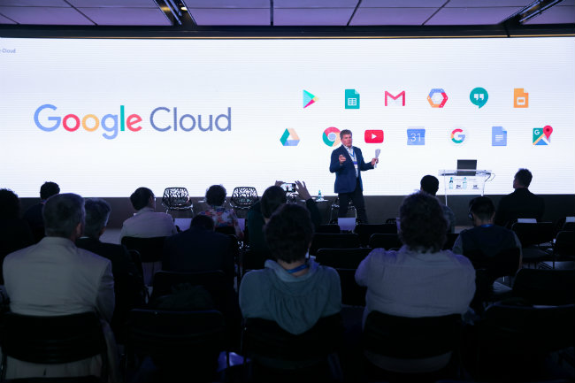 Joe Kava, vice-presidente global de data centers do Google, fala dos servios beneficiados com o lanamento da nova regio em So Paulo - Foto: Google/Divulgao