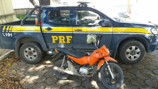 Moto havia sido furtada de madrugada do bairro da Muribeca. Foto: PRF/Divulgao (Moto havia sido furtada de madrugada do bairro da Muribeca. Foto: PRF/Divulgao)