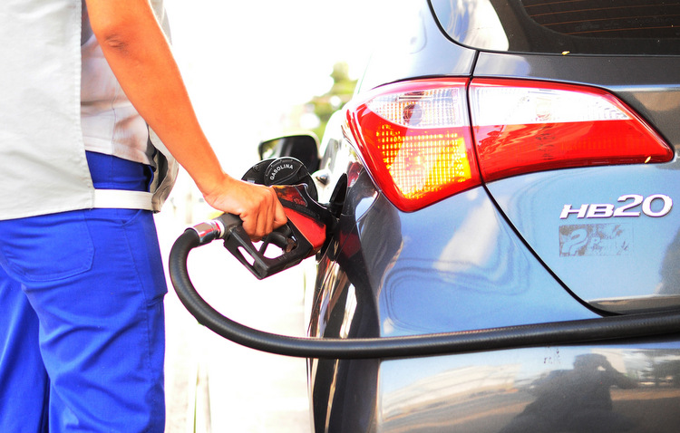 Image result for preÃ§o da gasolina teve queda em Pernambuco