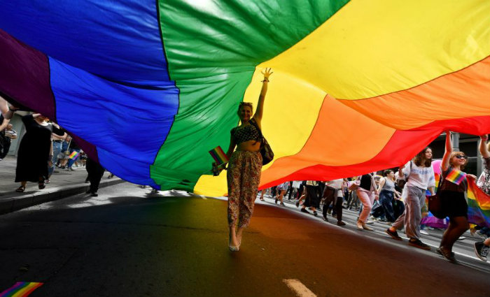 Desde 1999, o Conselho Federal de Psicologia (CFP) probe que profissionais da rea tratem a homossexualidade como doena ou desordem psquica.
Foto: Reproduo/AFP. (Desde 1999, o Conselho Federal de Psicologia (CFP) probe que profissionais da rea tratem a homossexualidade como doena ou desordem psquica.
Foto: Reproduo/AFP.)