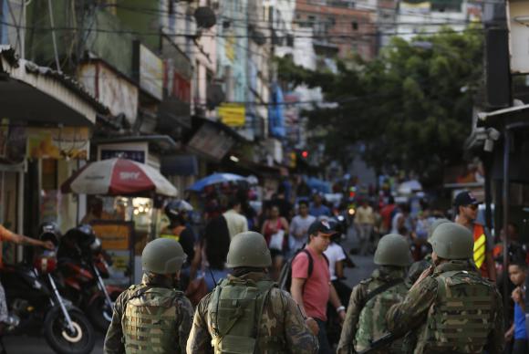 Os-militares permaneceram uma semana na Rocinha, na zona sul do Rio. 
Foto: Fernando Frazo/Arquivo/Agncia Brasil