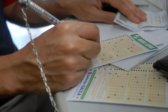 As apostas podem ser feitas em qualquer lotrica do pas at as 19h do dia do sorteio. Foto: Arquivo/Agncia Brasil