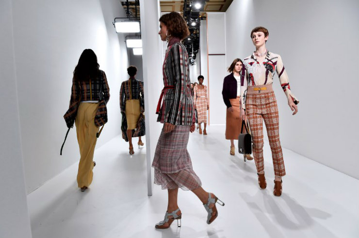 Hermès desfilou sob direção artística de Nadège Vanhee-Cybulski. Foto: ALAIN JOCARD / AFP Hermès desfilou sob direção artística de Nadège Vanhee-Cybulski. Foto: ALAIN JOCARD / AFP