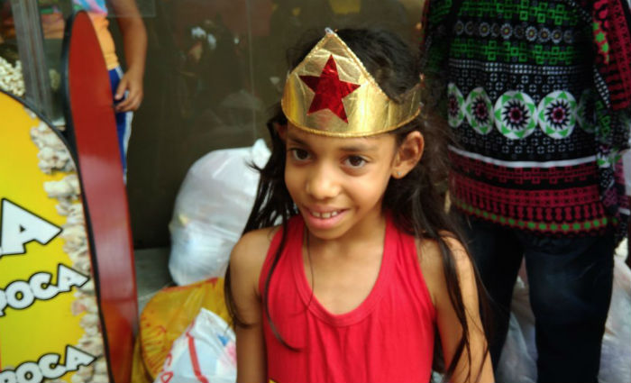 Evellin Lorrany, tem sete anos,  uma verdadeira Menina Maravilha. Foto: Tatiana Ferreira/ DP
