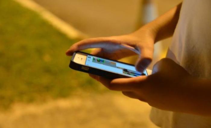 Pesquisa TIC Kids Online aponta que a maioria dos jovens de 9 a 17 anos das classes D e E acessa internet apenas pelo celular.
Foto: Valter Campanato/Agência Brasil Pesquisa TIC Kids Online aponta que a maioria dos jovens de 9 a 17 anos das classes D e E acessa internet apenas pelo celular.
Foto: Valter Campanato/Agência Brasil