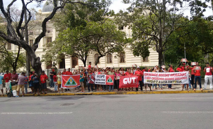 Grupos se concentram desde as 9h30 no Parque 13 de Maio, de onde iro realizar uma marcha pelo Recife. Foto: Divulgao