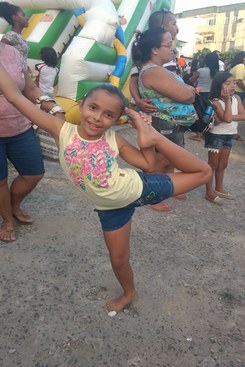 A estudante Fernanda Raffaely sonha em ser uma bailarina profissional. O talento j tem! Foto: Samuel Calado/Esp.DP