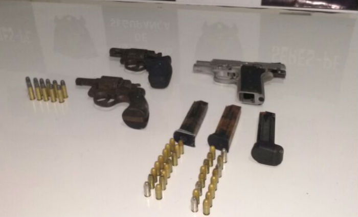 Trs armas de fogo so foram apreendidas no Complexo Prisional do Curado. Foto: Sindicato dos Agentes Penitencirios/ Divulgao