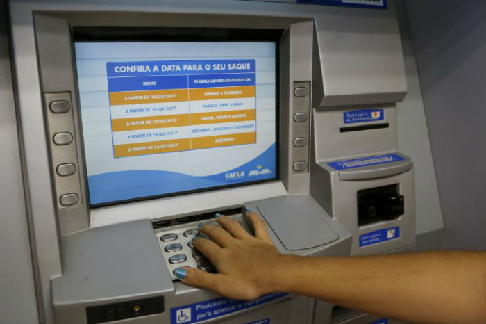  Os bancos transferiram, sem custos, o dinheiro aos beneficirios com conta nas instituies financeiras. Foto: Marcos Correa/Correio Braziliense