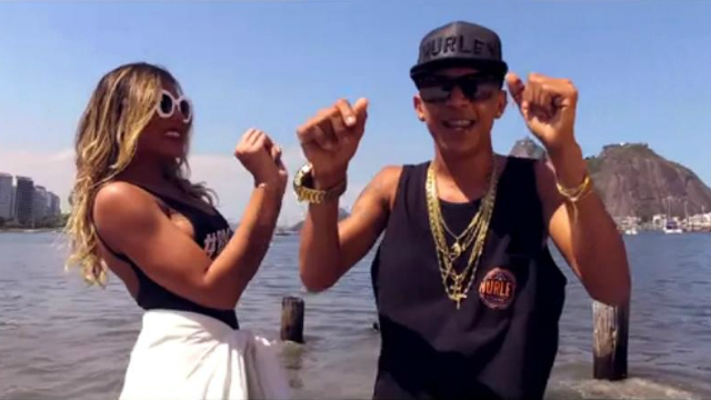 MC Troinha e Thays Reis estrelam clipe de Demorou Parou. Foto: YouTube/Reproduo