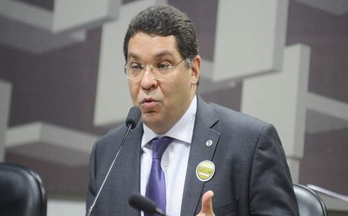 Segundo ele, os polticos so necessrios para que as reformas sejam feitas. 
Foto: Marcos Oliveira/Agncia Senado