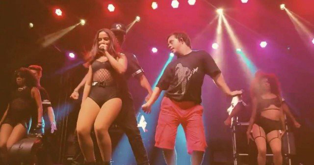 Felipe Rodrigues danou com Anitta em show e ganhou destaque nas redes sociais. Foto: YouTube/Reproduo
