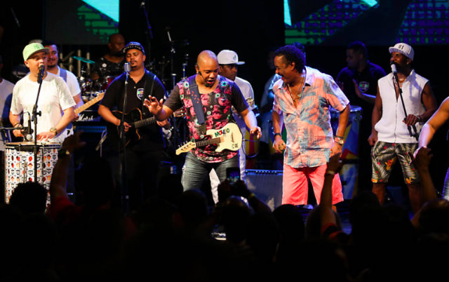 Grupos se revezam no palco e cantam juntos ao final da apresentao. Foto: Raul Spinasse/Divulgao