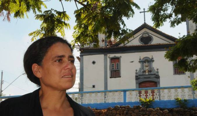 A dona de casa e artes Roseli dos Santos paga a terapia dela e a do filho com a penso do INSS que recebe pela morte do marido, uma das 19 vtimas. Foto: Paulo Filgueiras/EM/D.A Press