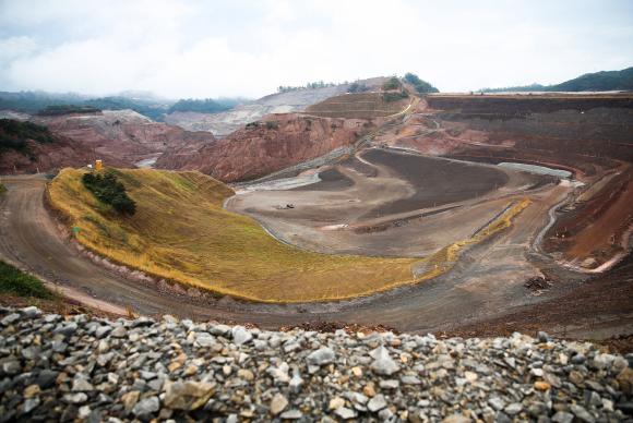 Barragem de Fundo, operada pela mineradora Samarco, passou por obras para melhorar a conteno do rejeito. Foto: Jos Cruz/Agncia Brasil