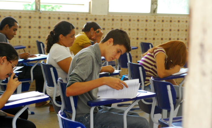 Estudantes se preparam para o Enem, que ter o segundo dia de provas no domingo (12). Foto: Juliana Leito/DP