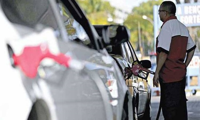 A Petrobras autorizou na semana passada alta de 2,3% para a gasolina e de 1,9% para o diesel nas refinarias brasileiras.
Foto: Marcelo Camargo/Agncia Brasil