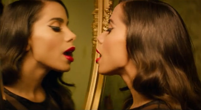 Foto: Anitta, com o projeto CheckMate, promete lançar um clipe por mês -  Purepeople