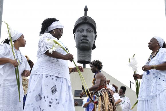 No Dia da Conscincia Negra, grupos participam de ato no Monumento a Zumbi dos Palmares. Foto: Tnia Rgo/Agncia Brasil