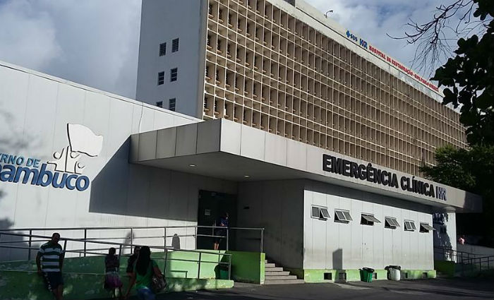 Vtima est internada no Hospital da Restaurao, no Recife. Foto: Facebook/ Reproduo