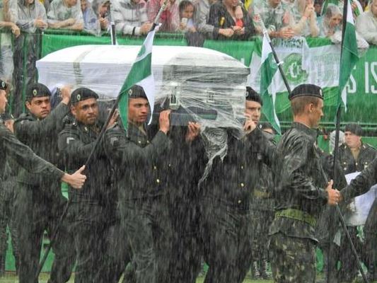 Chegada dos corpos e velrio das vtimas do voo da Chapecoense. Foto: Breno Fortes/CB 