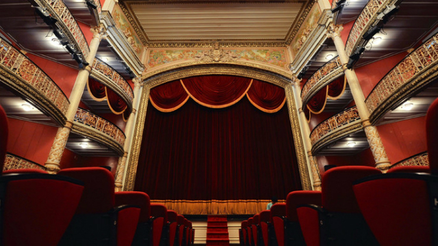 O Teatro de Santa Isabel ser palco de sesses de cinema e concerto. Foto: Marcelo Lyra/Divulgao